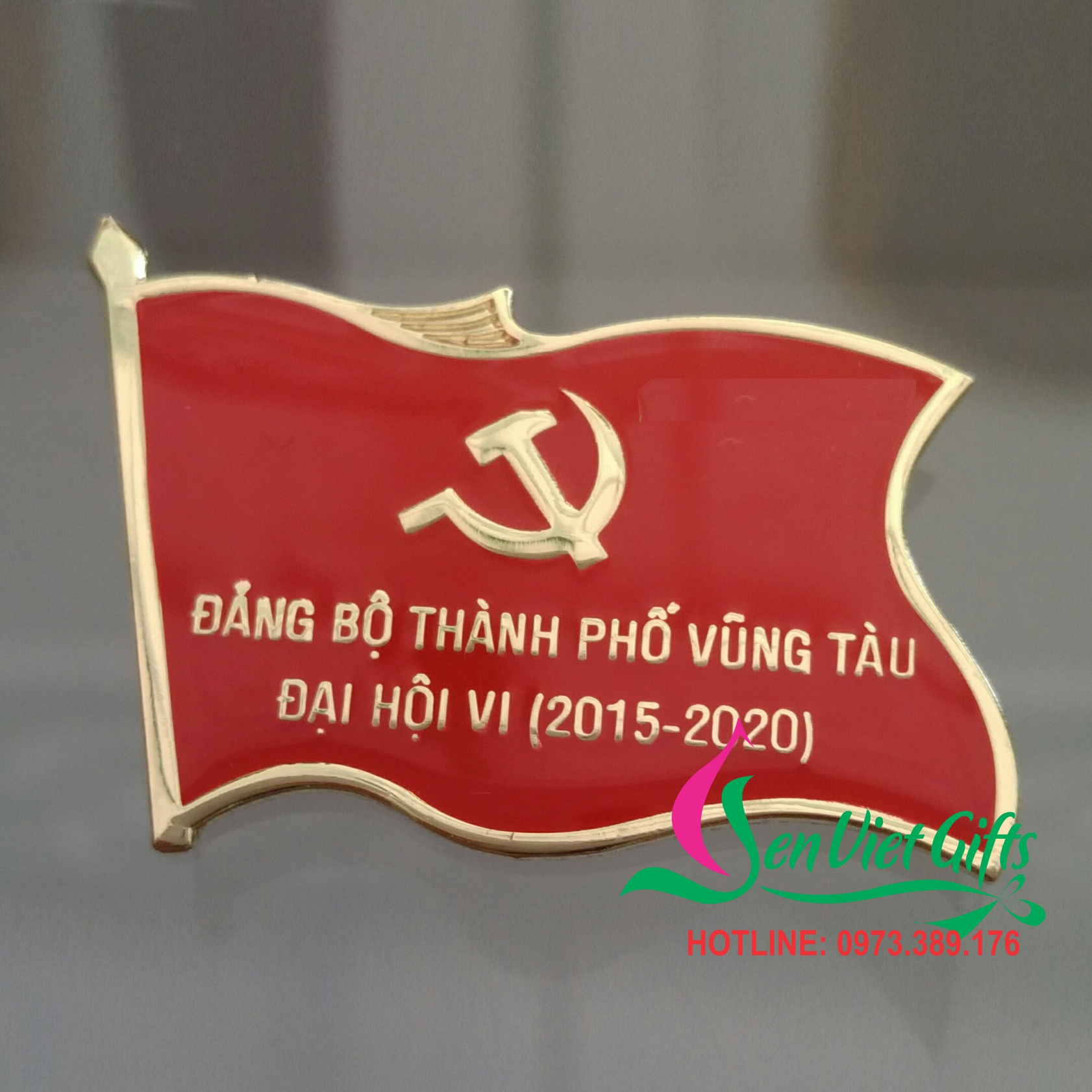 HUY HIỆU CỜ ĐẢNG - SẢN PHẨM QUÀ TẶNG KHÔNG THỂ THIẾU TRONG CÁC KỲ ĐẠI HỘI