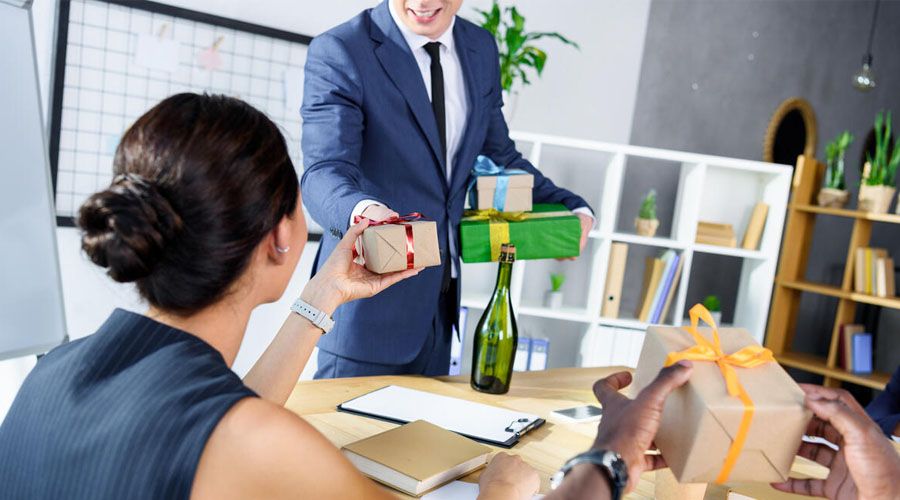 5+ gợi ý quà tặng nhân viên cuối năm cho các doanh nghiệp