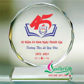 Biểu trưng pha lê họp lớp 13