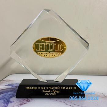 Biểu trưng pha lê 131