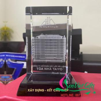 Pha lê 3D hình trụ sở công ty