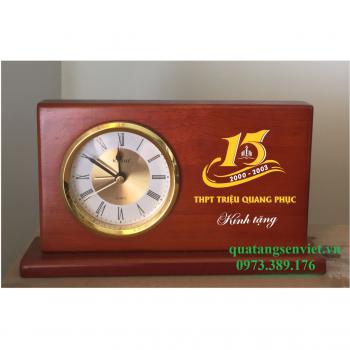 Đồng hồ gỗ để bàn - Quà tặng họp lớp 67