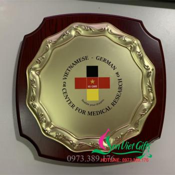 Biểu trưng đồng gỗ 28
