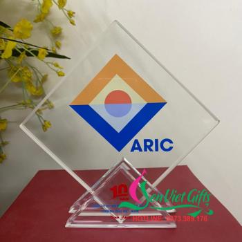 Biểu trưng pha lê 141