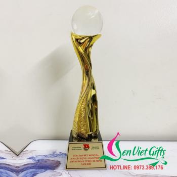 Cúp vinh danh quả cầu pha lê 56