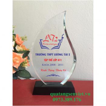 Cúp lưu niệm Họp Lớp 69