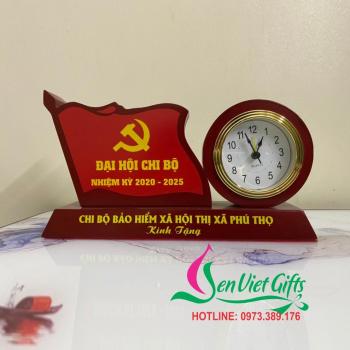 Đồng hồ để bàn gỗ lá cờ đảng