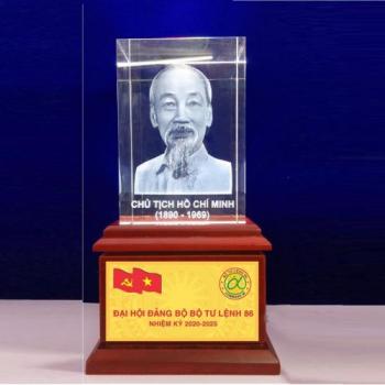  Pha lê 3D chân dung Bác Hồ