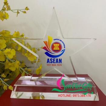 Kỷ niệm chương pha lê ngôi sao