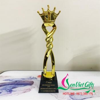 Cúp vinh danh vương miện 133