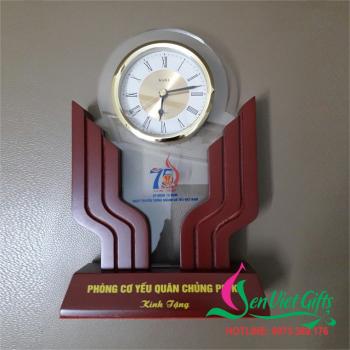 Đồng hồ gỗ để bàn M04 