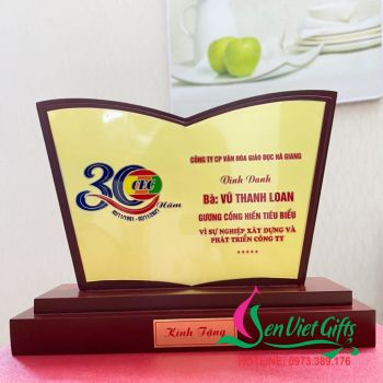 Biểu trưng đồng gỗ 22