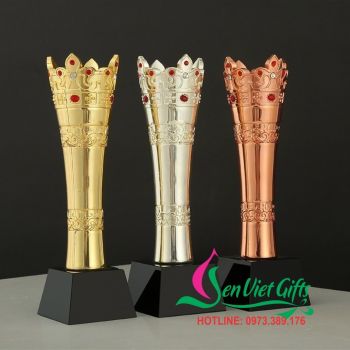 Cúp vinh danh vương miện 174