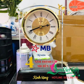 Đồng hồ pha lê chế tác