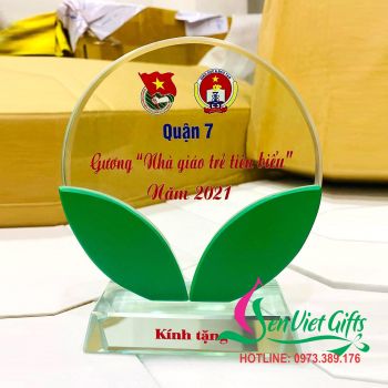 Kỷ niệm chương pha lê M31