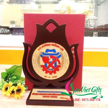 Biểu trưng đồng gỗ 25