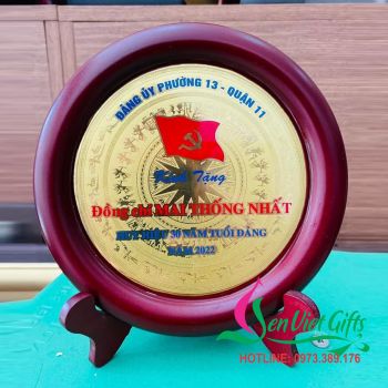 Biểu trưng đồng gỗ 30