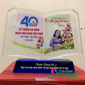 Biểu trưng Pha Lê Hình Quyển Vở