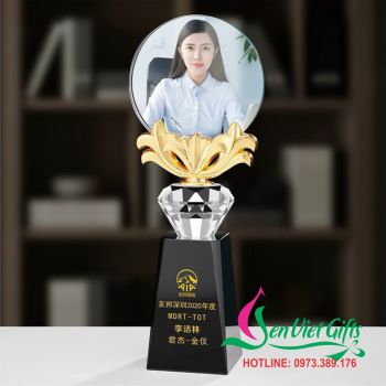 Cúp Lưu Niệm Bông Hoa