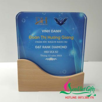 Biểu Trưng Pha Lê Đế Gỗ