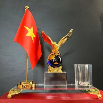 Bộ để bàn pha lê đại bàng M4